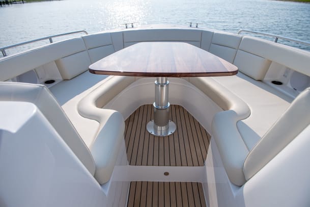 mjm-yachts-3z-bow-area-table