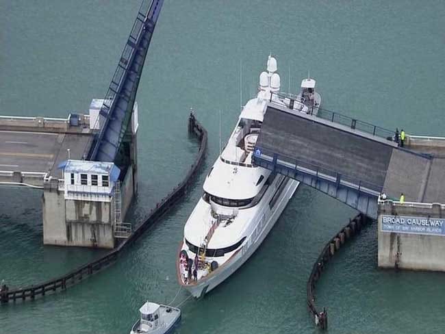 yacht hits bridge
