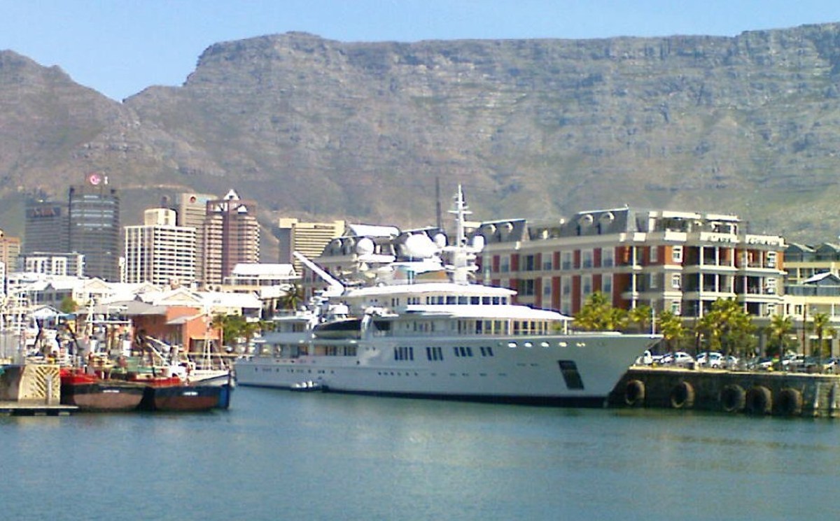Tatoosh,_V&A_Waterfront,_Cape_Town,_18_Oct_2008