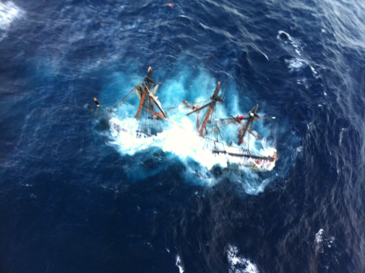 Coast Guard rescues crewmembers aboard HMS Bounty
