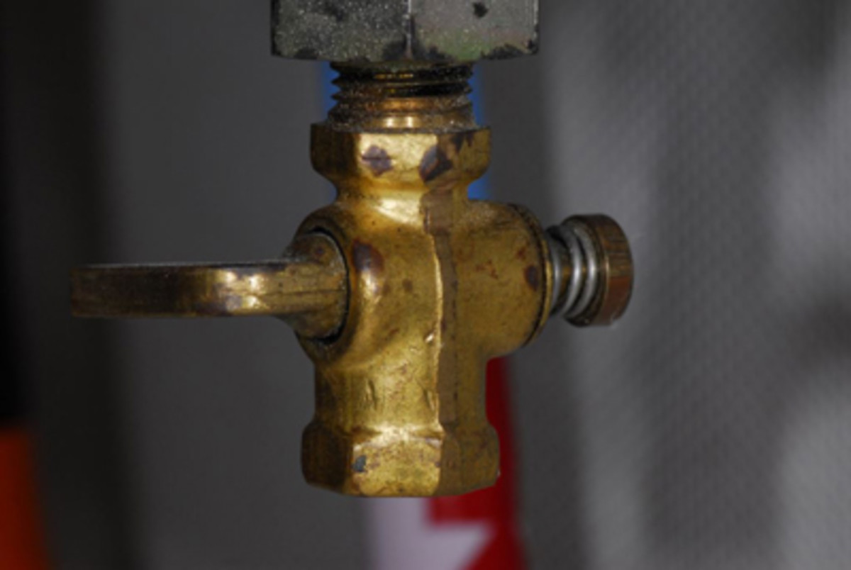While it looks similar to compliant drain valves, this one fails to meet the standard for three reasons, it relies on a spring to maintain liquid tight integrity, its handle rotates 360 degrees, and it lacks a drain plug.