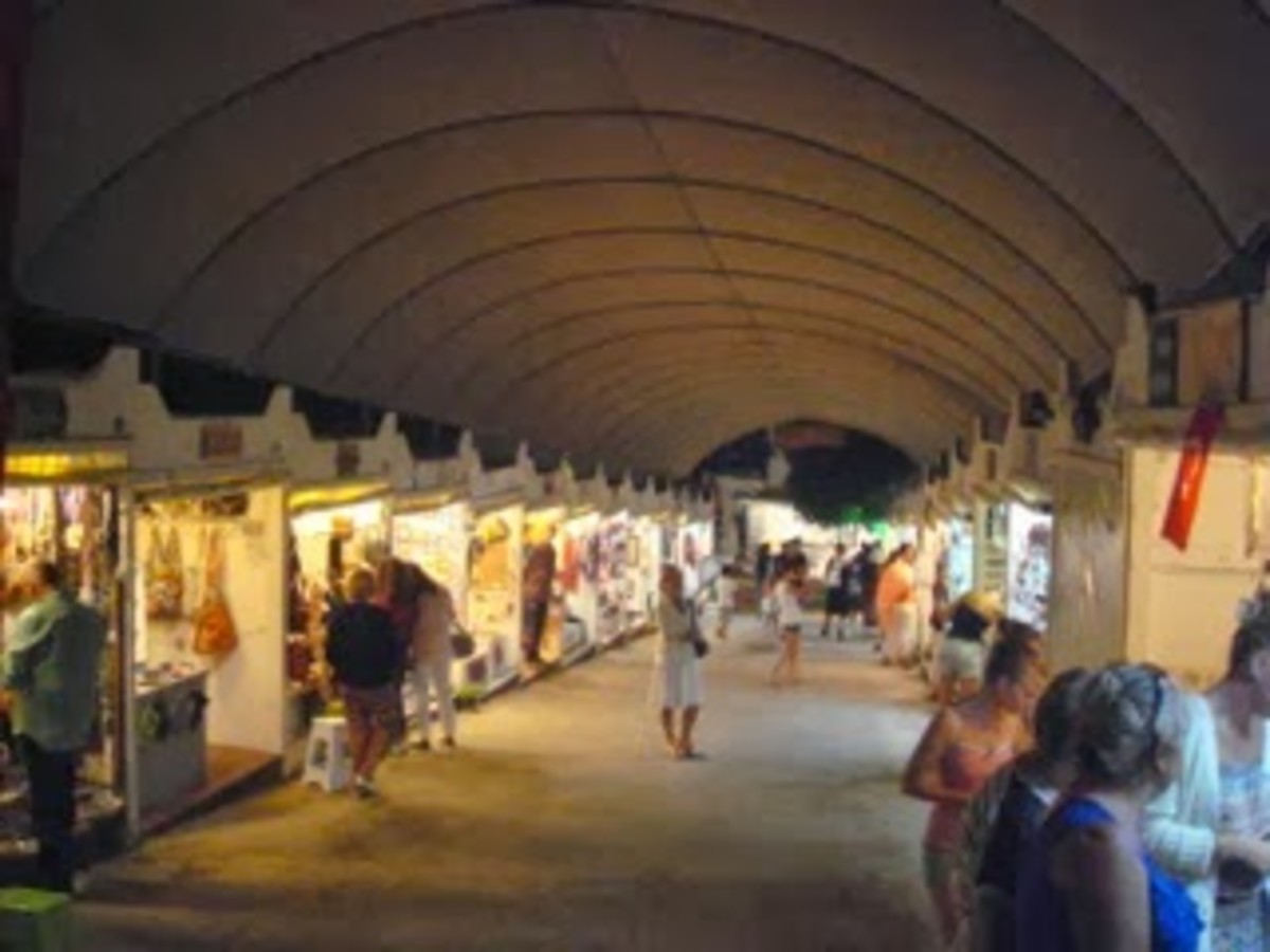 The covered shopping bazaar.