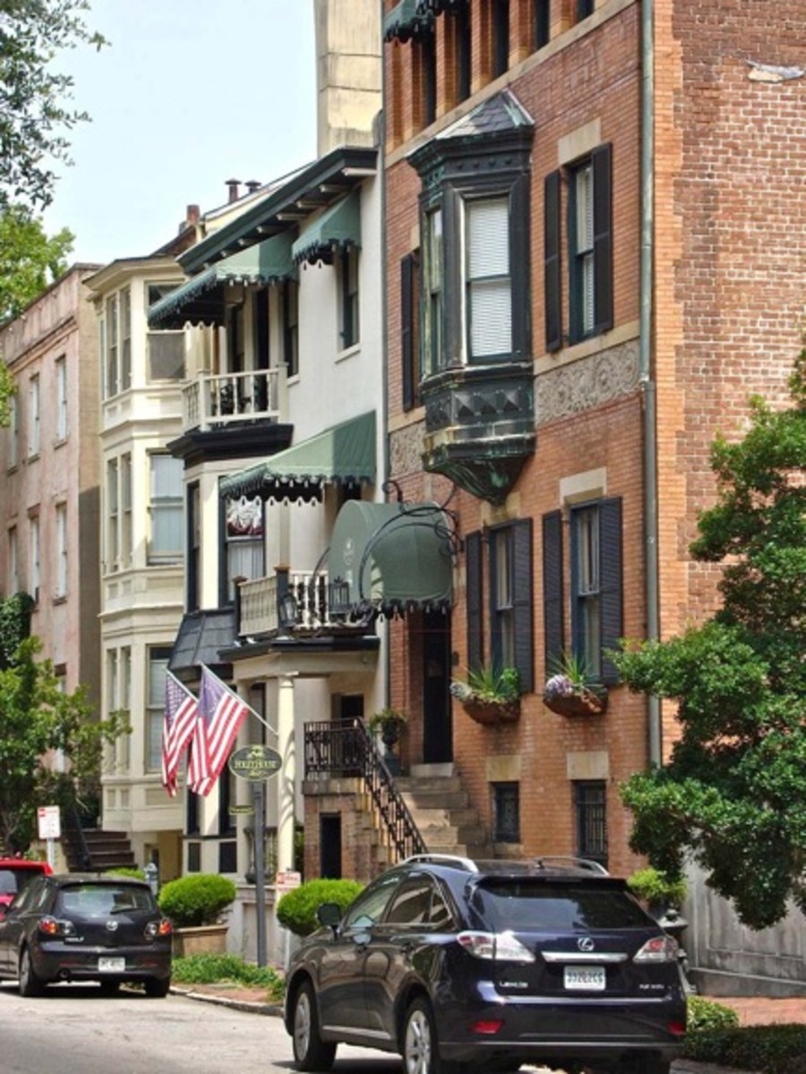  Though spacious, housing in Savannah's downtown is typically multi-home and feature shops on the first floor.