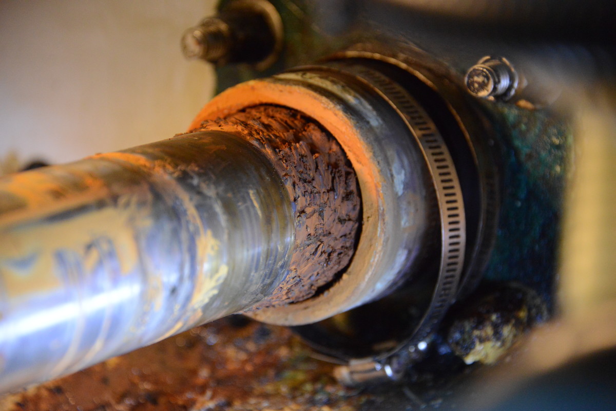 Low-grade alloy immersed in an oxygen-starved environment does not hold up well. Severe scaling and corrosion have destroyed this shaft in the seal area.