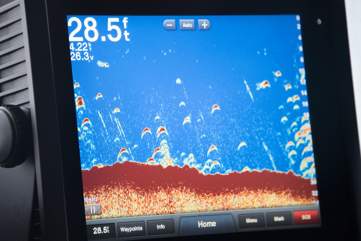 In shallower water, multiple fishing targets showing up clearly on sonar. 