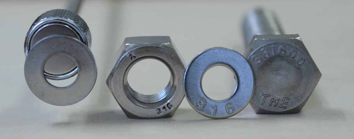 If you’ve got it, flaunt it. The nut, flat washer and bolt have been stamped “316,” indicating the superior alloy (A4 would also indicate 316). The flat washer on the left has no stamp and draws strongly to the magnet.