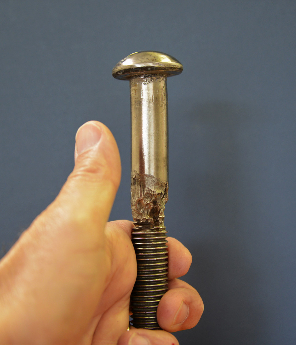 This stainless machine screw held a shaft strut in place. It held up well, except in the area starved of oxygen. Though not stamped 316, this fastener is non-magnetic.
