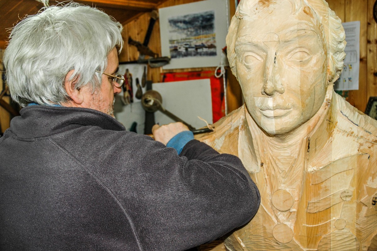 Figurehead carving is surely not for the impatient. Foulkes pours his skill and undefinedpassion for the craft into a range of projects created using traditional hand tools.