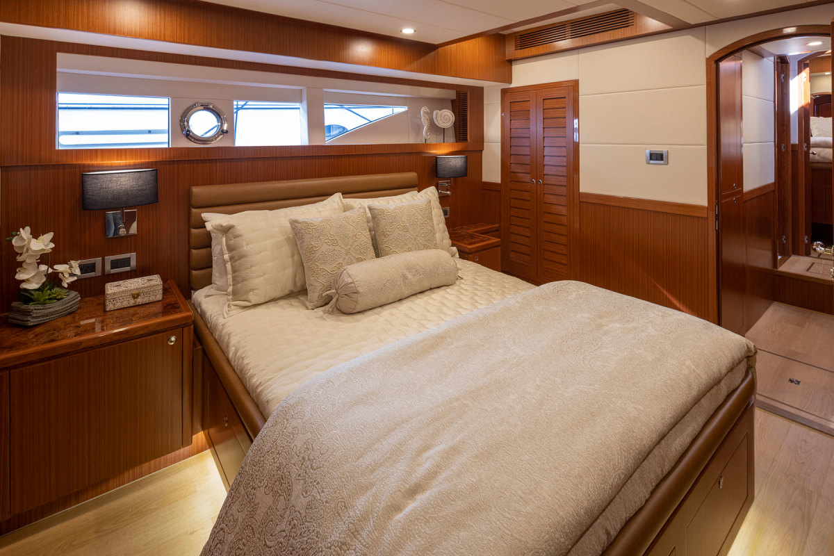 With a full-beam master stateroom amidships and a VIP with a queen berth forward, plus a twin-berth cabin, the Apollonian 52 is primed for couples or family cruising.