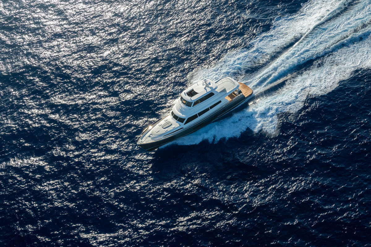 The 85 cruised at 20.7 knots, with a projected range approaching 1,000 nautical miles. Ease the throttles to 10 knots, and Grand Banks estimates her range at 3,000 nm. 
