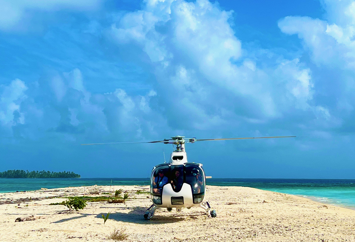 The former president of Panama, Ricardo Martinelli, and his family departing by helicopter after a lovely shared afternoon on an isolated sandy cay.