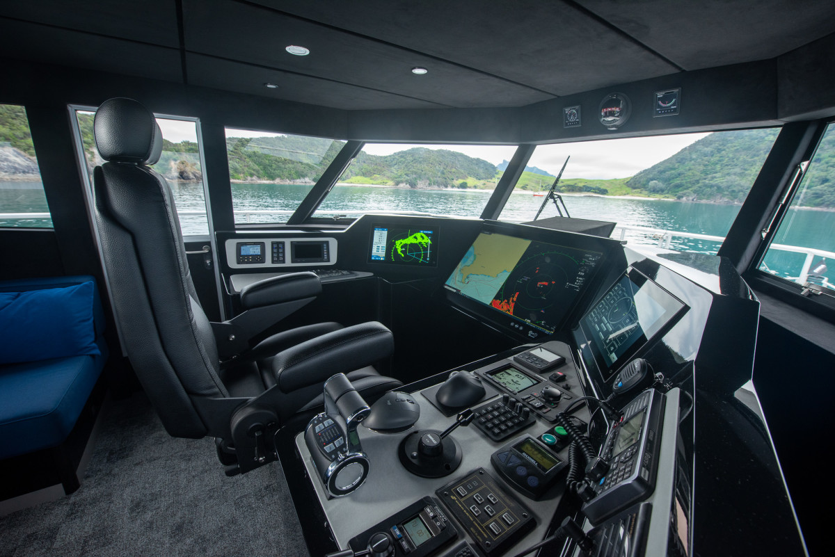 The rocket ship-style helm allows for comfortable and immersive control during passages and unobstructed, 360-degree visibility. A comprehensive electronic package from Furuno consists of a 32-inch touchscreen flanked by two 16-inch mulitfunction displays.  